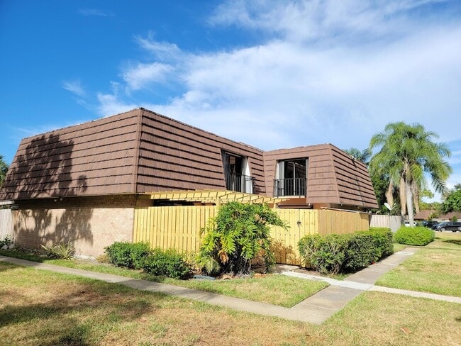 1522 15th Ln in Palm Beach Gardens, FL - Building Photo - Building Photo