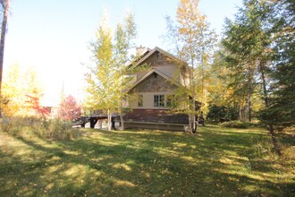 1141 Meadowlark Ln in Whitefish, MT - Foto de edificio - Building Photo