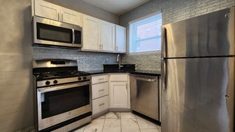 7512 Cromwell Dr, Unit 3rd fl in Clayton, MO - Building Photo