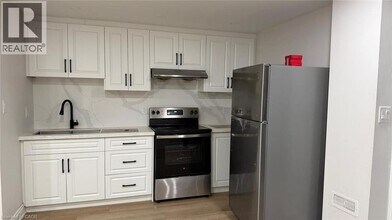 19 Pointer St in Cambridge, ON - Building Photo - Building Photo