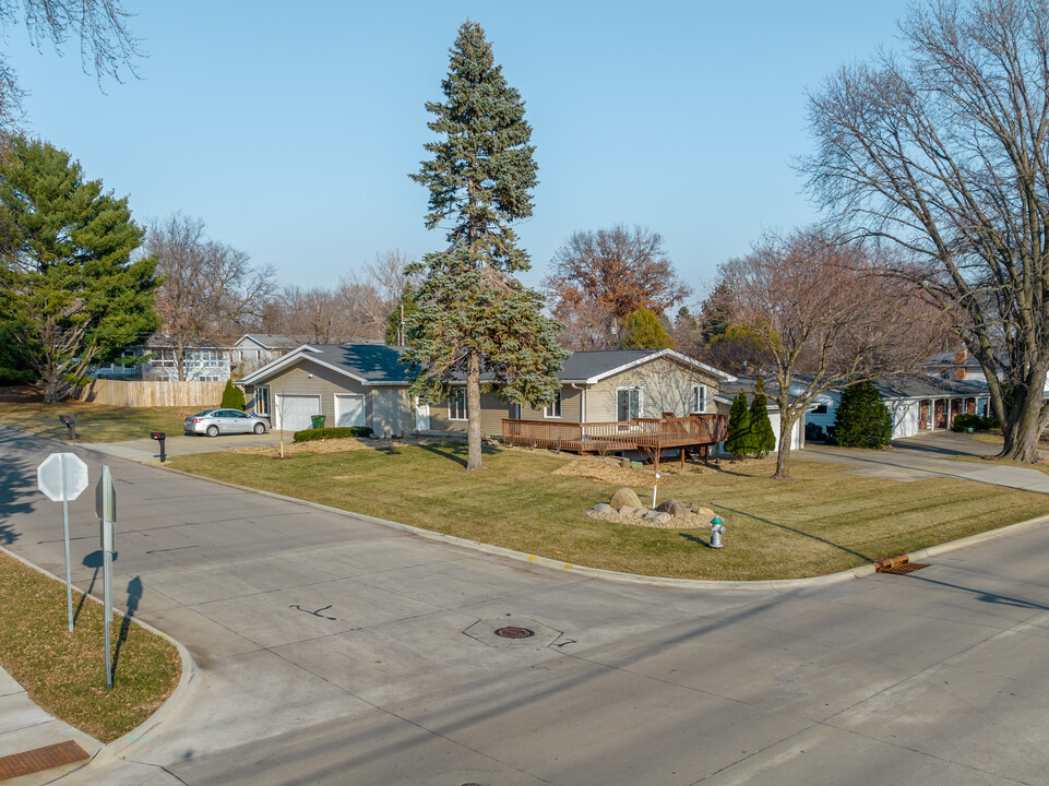 318 Highland Dr in Cedar Falls, IA - Building Photo