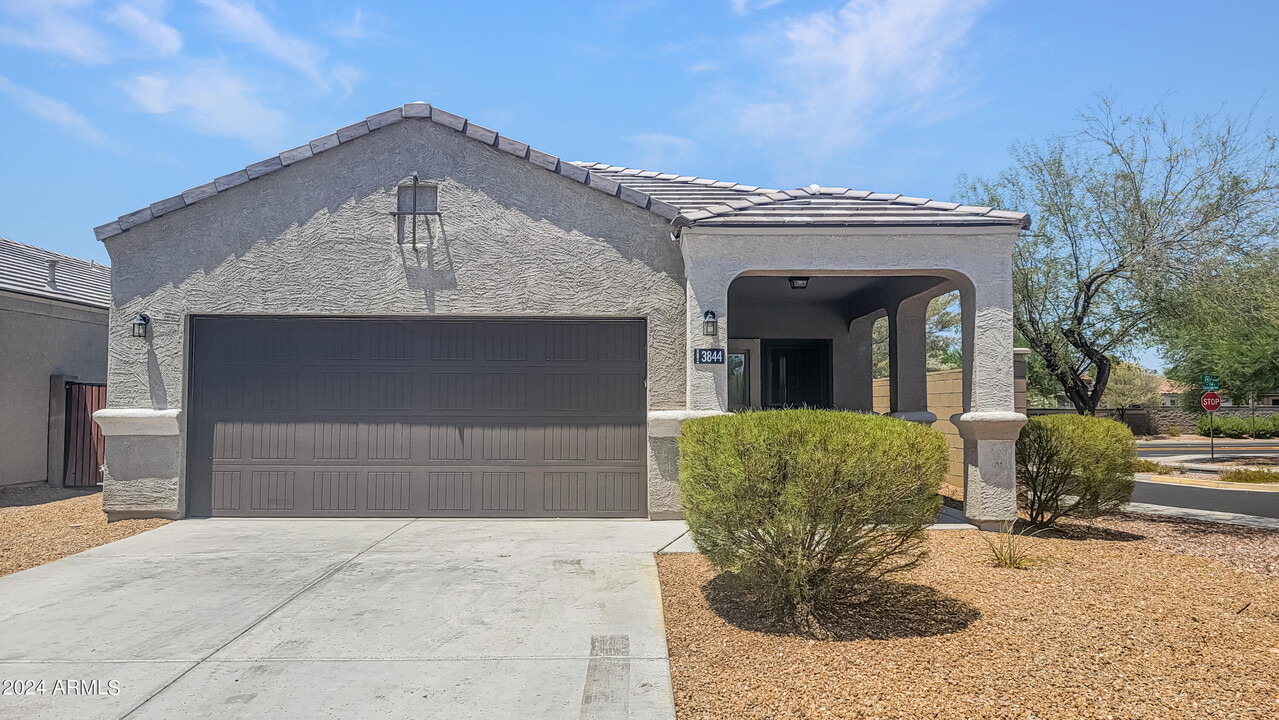 3844 N 292nd Ln in Buckeye, AZ - Foto de edificio