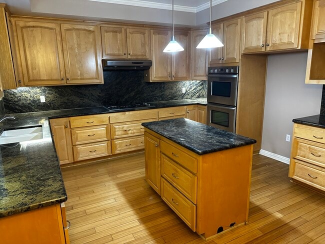 5560 Buffalo Ave in Van Nuys, CA - Foto de edificio - Building Photo