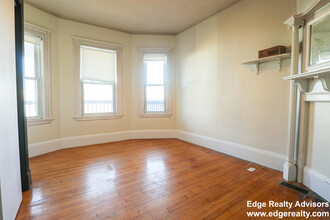 9 Greylock Rd, Unit 1 in Boston, MA - Building Photo - Building Photo