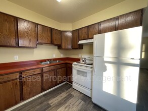 6049 Kearney St-Unit -Unit 4 in Commerce City, CO - Foto de edificio - Building Photo