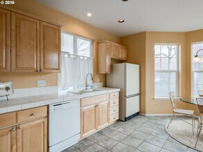 6241 SW 205th Avenue in Beaverton, OR - Building Photo - Building Photo