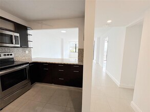 1865 Brickell Ave, Unit A404 in Miami, FL - Building Photo - Building Photo