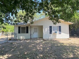 1813 Wayne St in Denton, TX - Building Photo