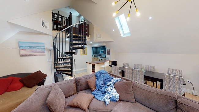 15 Lanark Rd, Unit 4 in Brookline, MA - Building Photo - Building Photo