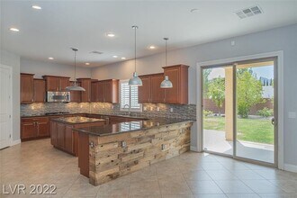 4935 Moncada Way in Las Vegas, NV - Building Photo - Building Photo