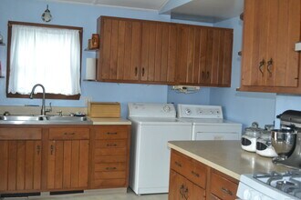 110 Columbus Ave in East Lyme, CT - Building Photo - Building Photo