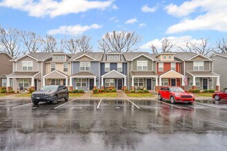 215 Alexander Blvd in Clarksville, TN - Building Photo - Building Photo