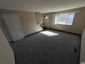 1331 W Jeth Ct in Peoria, IL - Building Photo - Building Photo