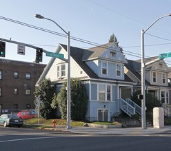 736 NE Couch St in Portland, OR - Building Photo - Building Photo