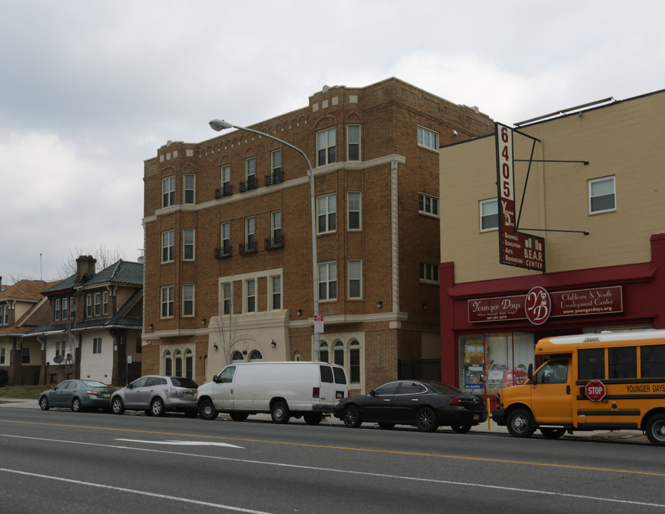 Shelton Court in Philadelphia, PA - Building Photo