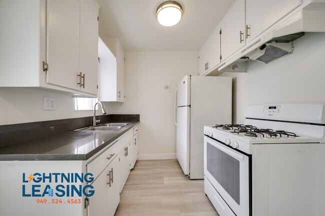 14766-14762 Delano St in Los Angeles, CA - Building Photo - Building Photo