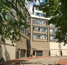12 Stoneholm St, Unit 619 in Boston, MA - Foto de edificio - Building Photo