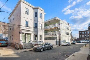 6 Oakland St, Unit 1 in Cambridge, MA - Building Photo