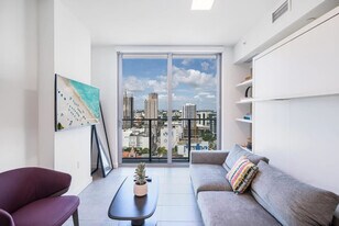 227 NE 2nd St in Miami, FL - Building Photo