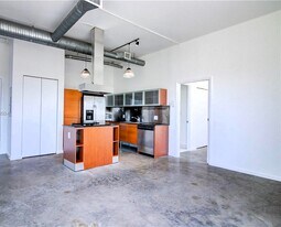 10 SW South River Dr in Miami, FL - Building Photo