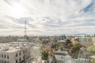 RUMI at King in Berkeley, CA - Foto de edificio - Interior Photo