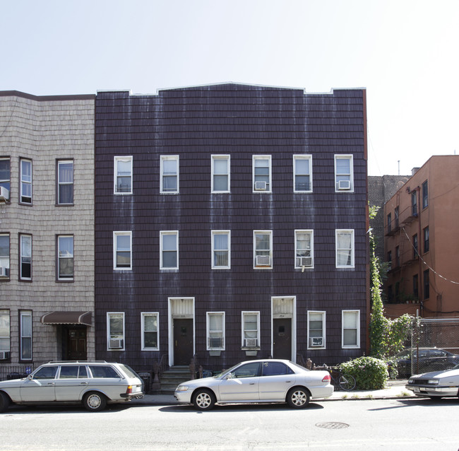 584 Lorimer St in Brooklyn, NY - Foto de edificio - Building Photo