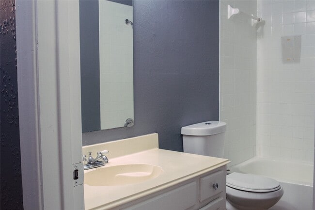 13106 Hollowcreek Park Dr