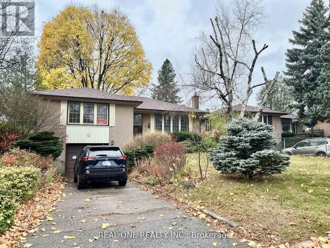 6 Fairhill Crescent in Toronto, ON - Building Photo - Building Photo