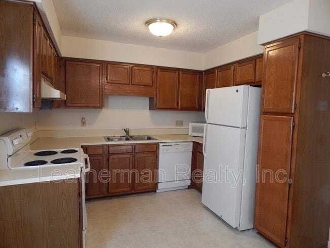 738 Coventry Ln in Florence, SC - Building Photo - Building Photo