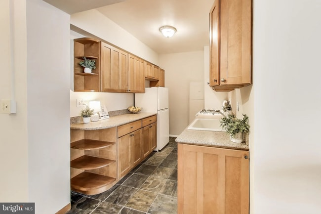 1711 Massachusetts Ave NW, Unit 810 in Washington, DC - Building Photo - Building Photo