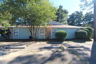 6810 Tiki Ln in Pensacola, FL - Building Photo - Building Photo