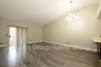 10524 Autumn Pine Ave in Las Vegas, NV - Building Photo - Building Photo