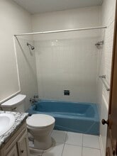 3011 W Wilshire Blvd, Unit Wilshire in Oklahoma City, OK - Building Photo - Building Photo