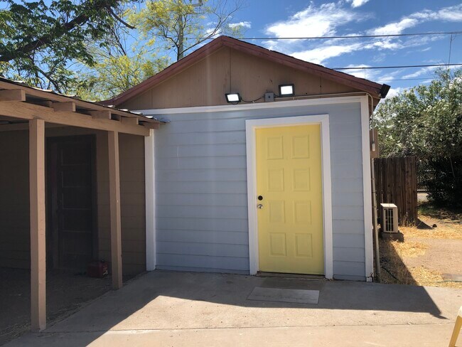 207 N 6th St in Buckeye, AZ - Foto de edificio - Building Photo