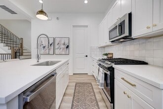 2828 Versailles Oak Ln in Houston, TX - Building Photo - Building Photo