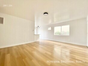 136 S Oxford Ave in Los Angeles, CA - Foto de edificio - Building Photo