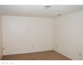 2043 Maywood St in Chesapeake, VA - Building Photo - Building Photo