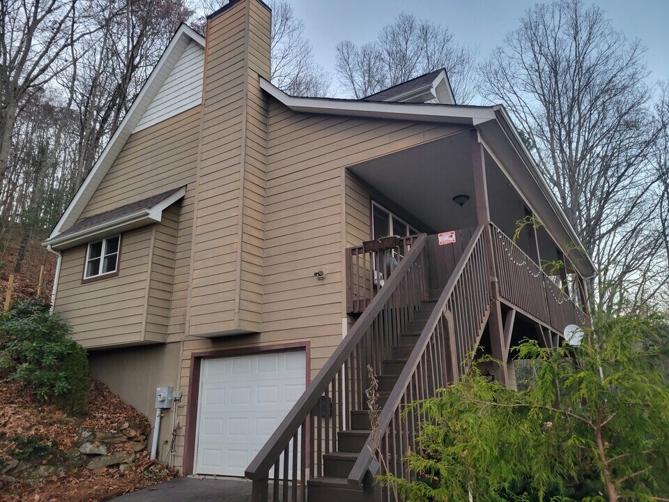160 Turkey Hollow Ct in Waynesville, NC - Building Photo