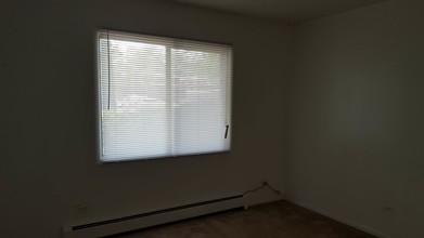 2101 Lorraine Ave, Unit 4 in Waukegan, IL - Foto de edificio - Building Photo