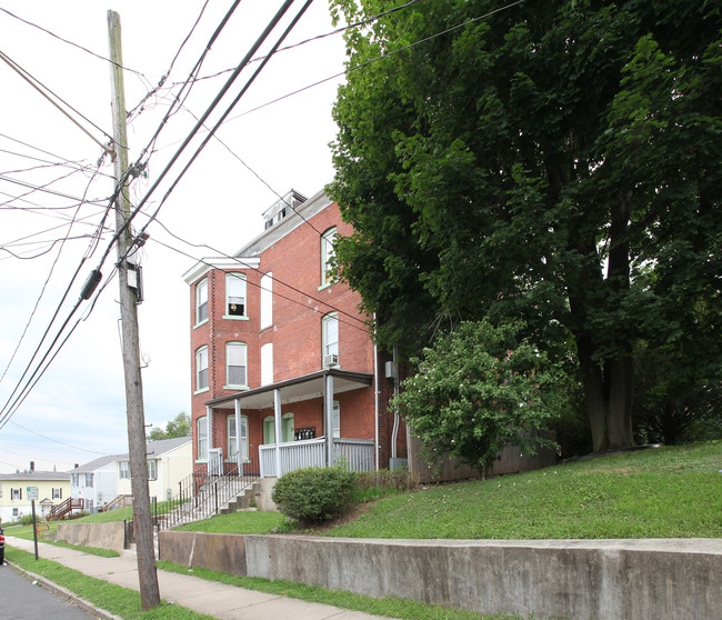 28-30 Sexton St in New Britain, CT - Foto de edificio - Building Photo