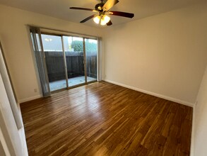 244 5th St, Unit 1 in Seal Beach, CA - Foto de edificio - Building Photo