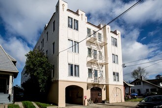 4231 Montgomery St in Oakland, CA - Foto de edificio - Building Photo