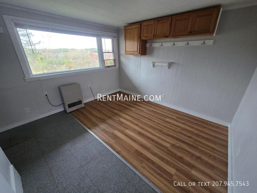 18 Main Rd in Holden, ME - Foto de edificio