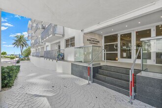 4141 Collins Ave in Miami Beach, FL - Foto de edificio - Building Photo