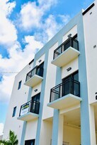 29 Palmetto Dr, Unit 7 in Miami Springs, FL - Building Photo