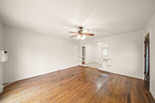 7502 Ley Rd in Houston, TX - Building Photo