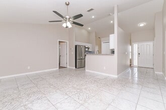 10402 Barnett Loop in Port Richey, FL - Building Photo - Building Photo