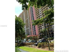 290 174th St-Unit -414 in Sunny Isles Beach, FL - Building Photo - Building Photo