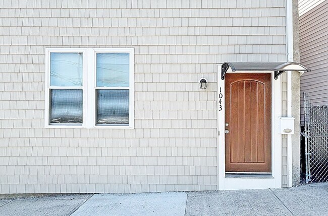 1043 Winthrop Ave, Unit 2 in Revere, MA - Building Photo - Building Photo