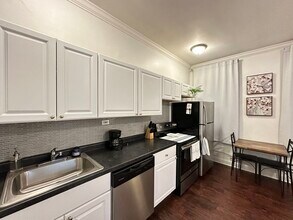 3345 N Marshfield Ave, Unit 701 in Chicago, IL - Building Photo - Building Photo